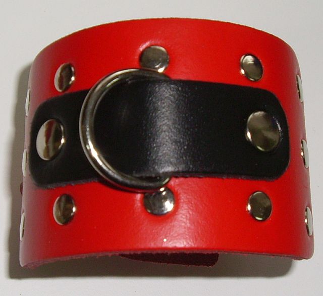 rote-Lederfessel-D-Ring