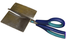 Walzblei läßt sich ganz einfach mit Schere oder Messer zuschneiden