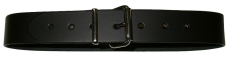 Lederriemen aus ca. 3,0 mm starkem Echtleder, ausgestattet mit Rollschnalle und Stahlschlaufe.
