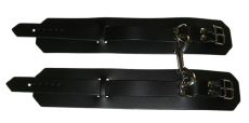 schwarze Premium Echtleder-Fußfesseln mit D-Ring & Doppelkarabiner von LWPH aus Deutschland