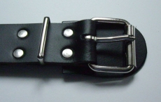 BDSM Bondageriemen 4,0 cm x 40,0 cm mit Klemmschutz und zweidrittel-Lochung Fessel-Riemen Lederriemen von Lwph