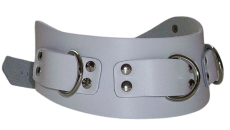 Designer Halsband geschlossen in einem reinen weiss