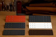 Leder-Bastelteil Formteil mit 18 Löchern in 6 Farben schwarz, weiss, natur, rot, dunkelblau, dunkelbraun von Lwph