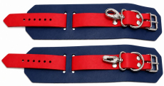 Zweifarbiges Leder-Fesselset in Dunkelblau-Rot aus hochwertigem Echtleder.