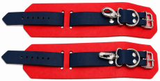 Zweifarbiges Leder-Fesselset in rot-dunkelblau aus hochwertigem Echtleder.