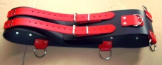 BDSM Taillengurt schwarz-rot kombination extra Breit 10,0 cm Lederriemen mit 5 D-Ringen, Klemmschutz + 6 Stück O-Ringen, von LWPH
