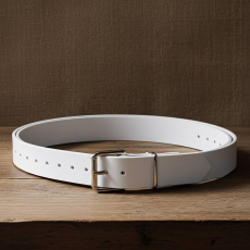 Aus echten weissen Leder ca. 3,0 mm stark, mit Rollschnalle 20 mm und Stahlschlaufe