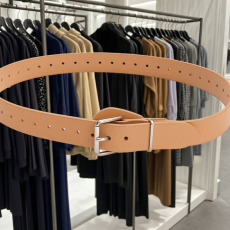 Mode im Verkaufraum imk Lederfachgeschäft