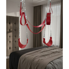 mit roten Sitzauflagen und Rückengurten mit 9-facher Vernietung, flexibel, robust und stabil