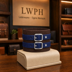 Echtleder-Armband dunkelbraun mit 2 dunkelblauen Lederriemen präsentiert im Fachgeschäft von LWPH