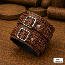 Premium-Echtleder-Armband von LWPH mit edler Krokodilleder-Prägung, zwei geprägten Lederriemen und hochwertigen Rollschnallen.