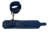 dunkelblaue Premium Echtleder-Fußfesseln mit D-Ring & Doppelkarabiner von LWPH aus Deutschland