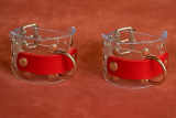 transparente Handfesseln mit roten Leder Accessoire D-Ringen