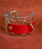 Transparente Handfesseln mit D-Ring, Ziernieten & roten Leder-Accessoire Modell "Durchsicht" von LWPH