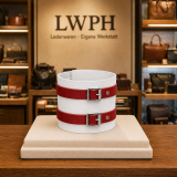 Echtleder-Armband weiß mit 2 roten Lederriemen präsentiert im Facvhgeschäft von LWPH