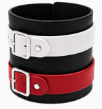 Schwarzes Echtleder-Armband von LWPH mit zwei Lederriemen weiß und rot mit Rollschnallen – geschlossen