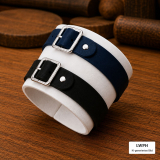 Echtleder-Armband auf dem Ladentisch im Geschäft Lederwaren Peter Henkel
