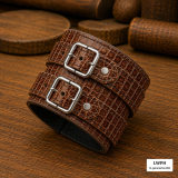 Premium-Echtleder-Armband von LWPH mit edler Krokodilleder-Prägung, zwei geprägten Lederriemen und hochwertigen Rollschnallen.